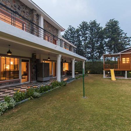 Stayvista At The Banyan Abode With Pool Table, Pet Friendly & Outdoor Pool Manesar Exteriör bild