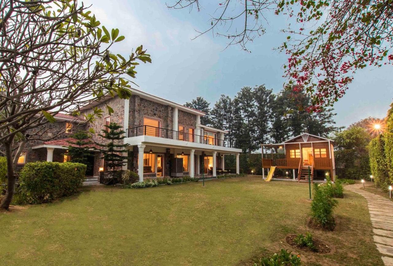 Stayvista At The Banyan Abode With Pool Table, Pet Friendly & Outdoor Pool Manesar Exteriör bild