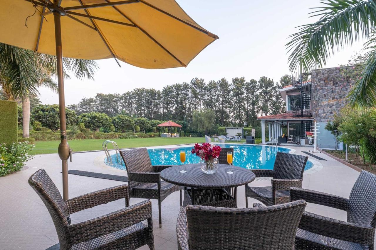 Stayvista At The Banyan Abode With Pool Table, Pet Friendly & Outdoor Pool Manesar Exteriör bild
