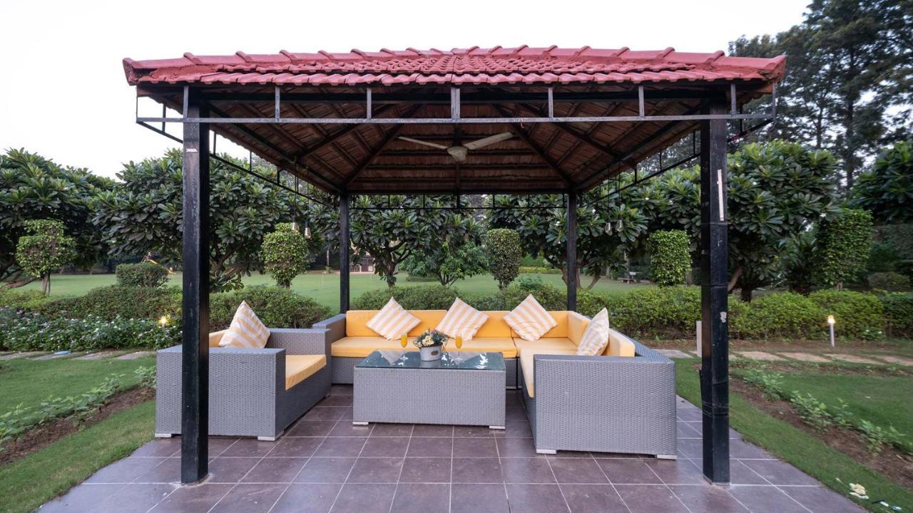 Stayvista At The Banyan Abode With Pool Table, Pet Friendly & Outdoor Pool Manesar Exteriör bild