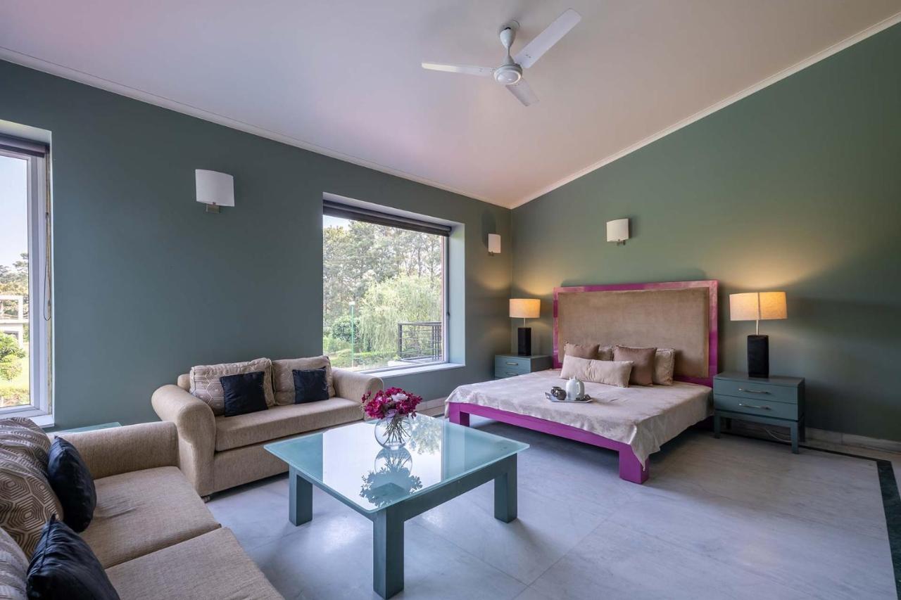 Stayvista At The Banyan Abode With Pool Table, Pet Friendly & Outdoor Pool Manesar Exteriör bild