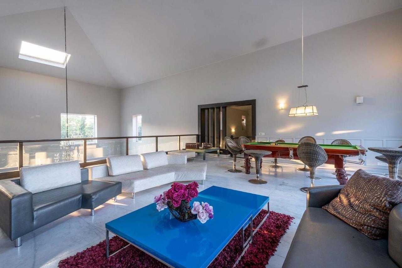 Stayvista At The Banyan Abode With Pool Table, Pet Friendly & Outdoor Pool Manesar Exteriör bild