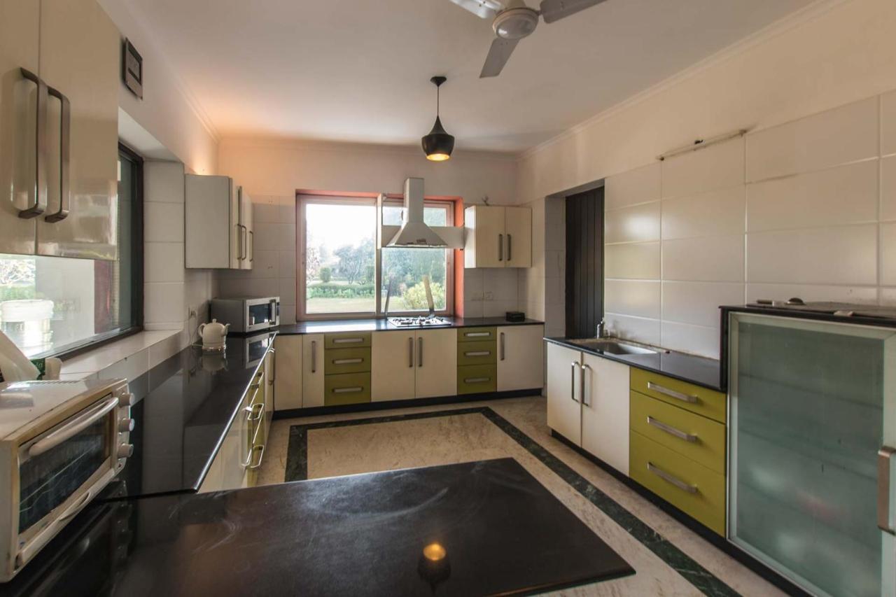 Stayvista At The Banyan Abode With Pool Table, Pet Friendly & Outdoor Pool Manesar Exteriör bild