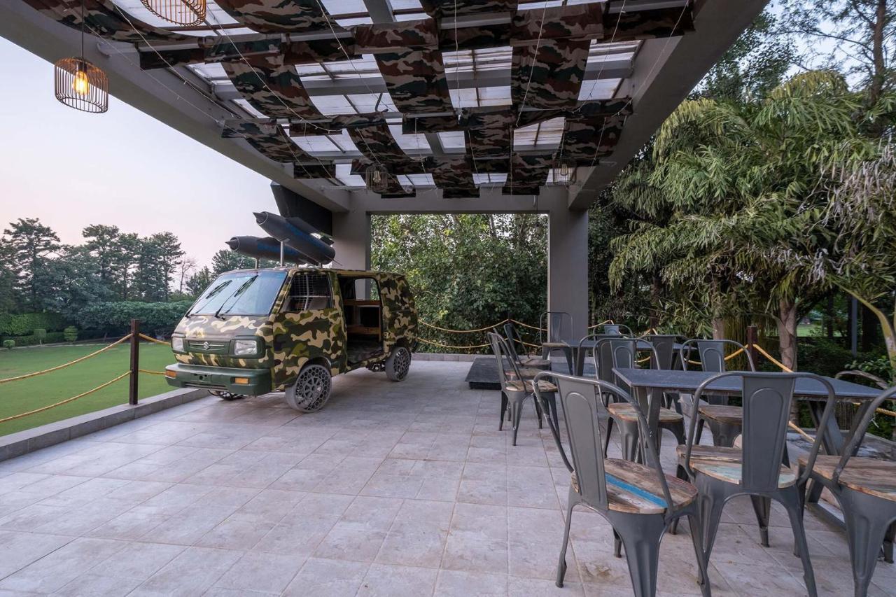 Stayvista At The Banyan Abode With Pool Table, Pet Friendly & Outdoor Pool Manesar Exteriör bild